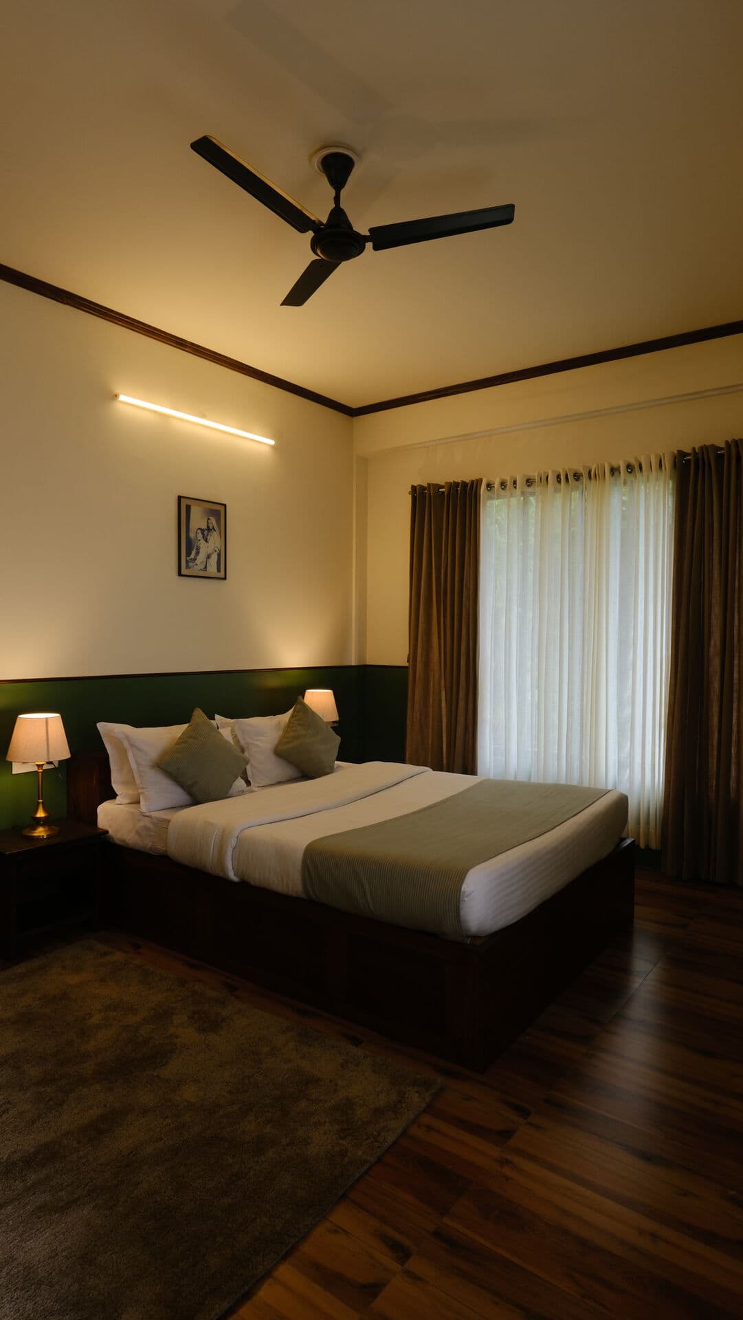 Standard Deluxe Room - Image 5