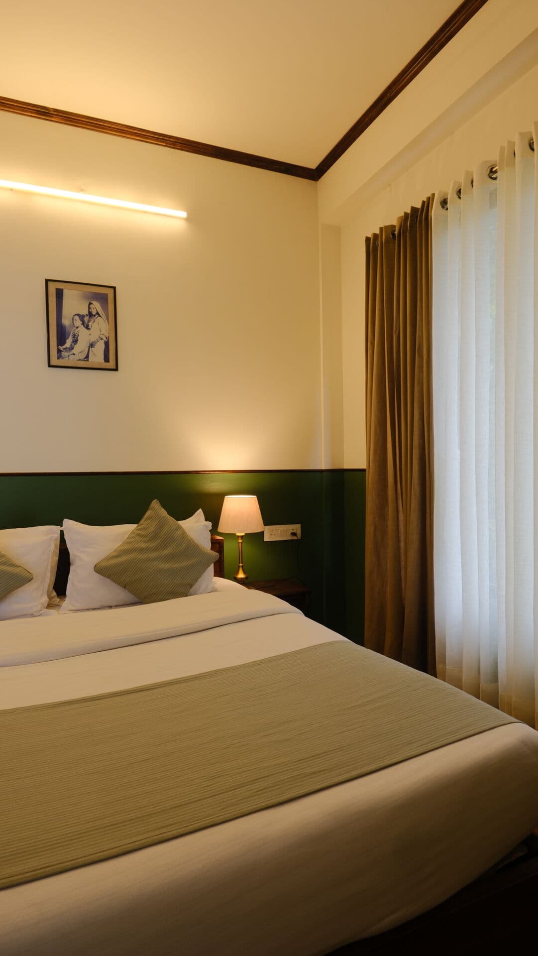 Standard Deluxe Room - Image 6